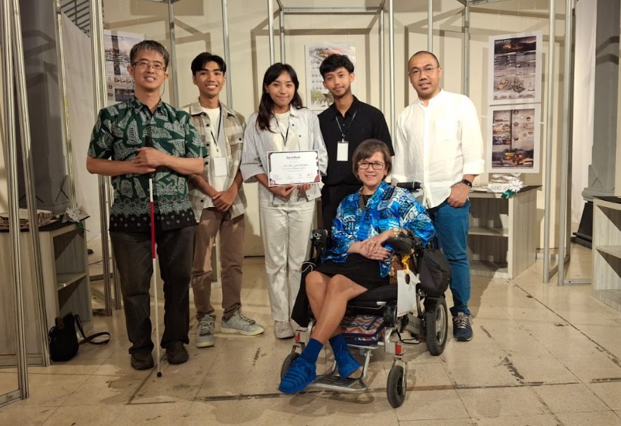 Pembimbing Sayembara